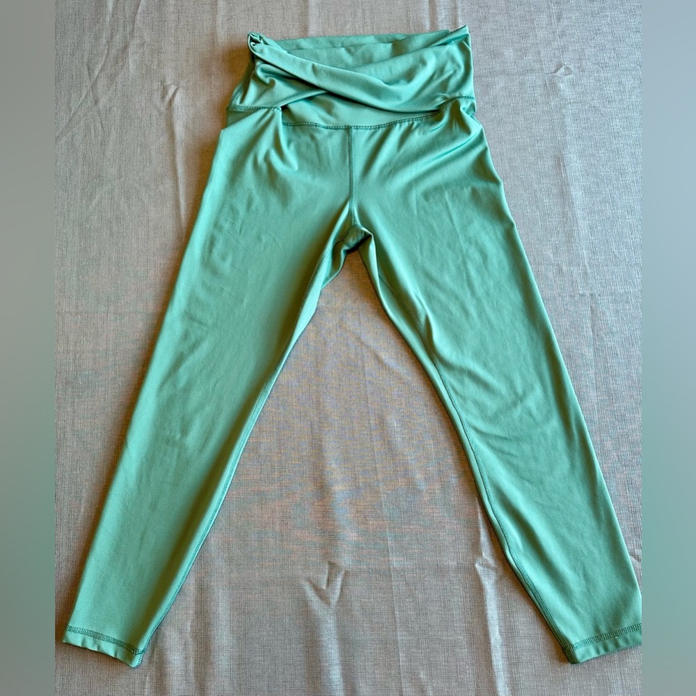 YOGALICIOUS LUX MEDIUM teal leggings, EUC